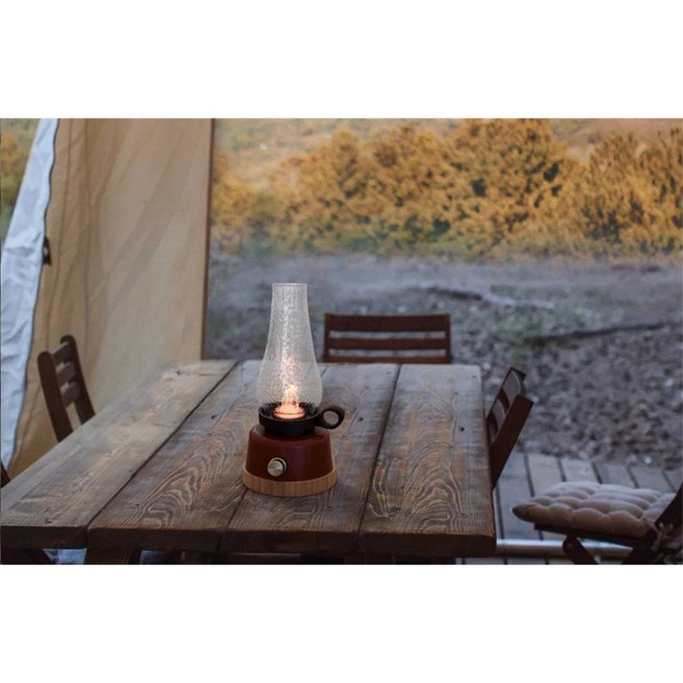 فانوس شارژی وایلدلند Oil Lantern - حالت روشن